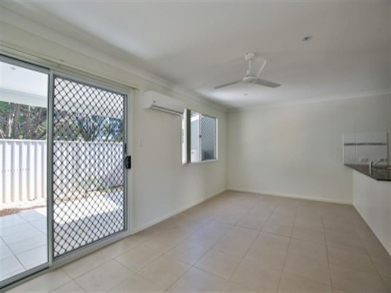 303-305 Bridge St, Newtown QLD 4350