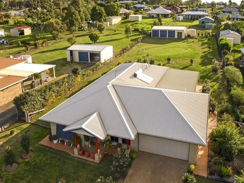 12 Highland Park Rd, Meringandan West QLD 4352