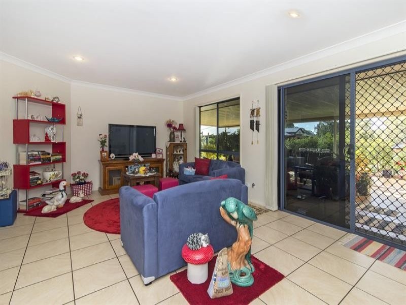 12 Highland Park Rd, Meringandan West QLD 4352