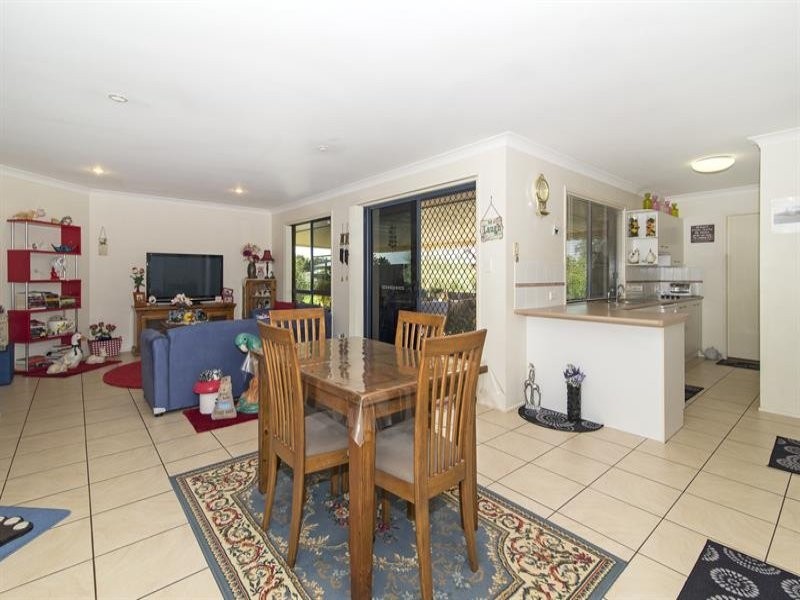 12 Highland Park Rd, Meringandan West QLD 4352