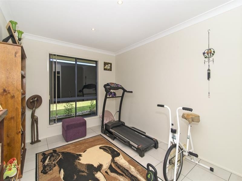 12 Highland Park Rd, Meringandan West QLD 4352