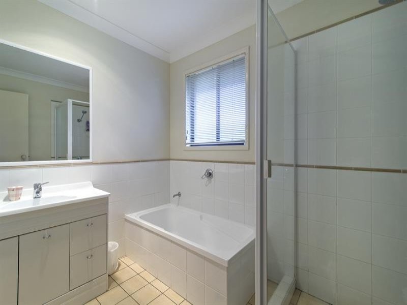 12 Highland Park Rd, Meringandan West QLD 4352