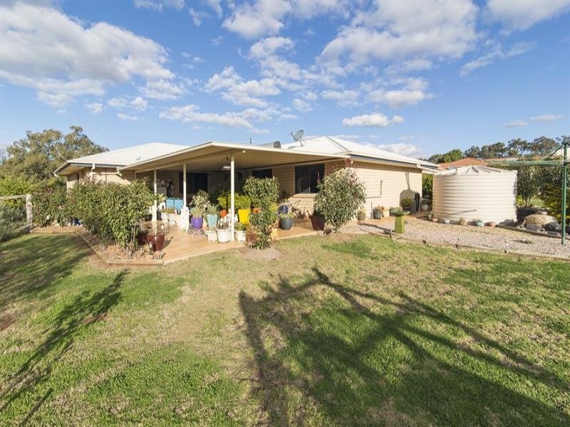 12 Highland Park Rd, Meringandan West QLD 4352