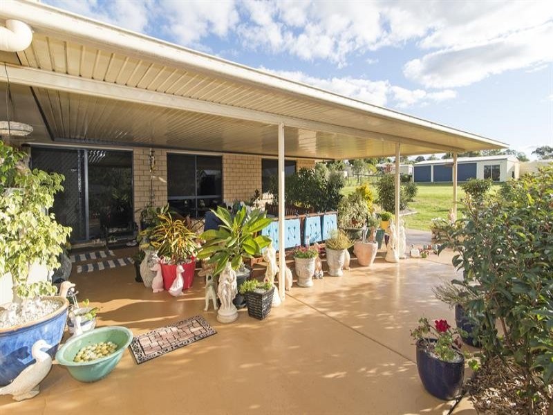 12 Highland Park Rd, Meringandan West QLD 4352