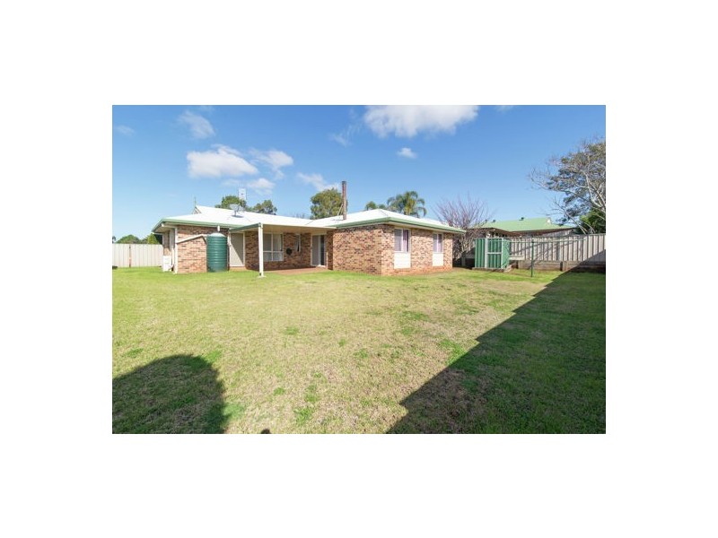11 Swartz Street, Kearneys Spring QLD 4350