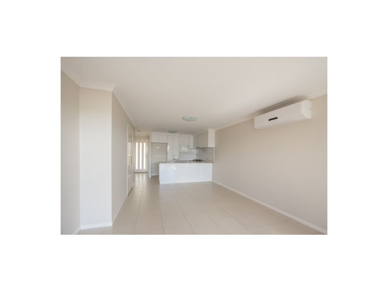 2/16 McMorrow Street, Kearneys Spring QLD 4350
