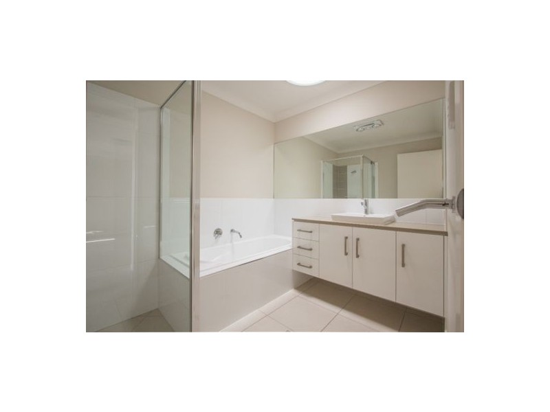 2/16 McMorrow Street, Kearneys Spring QLD 4350