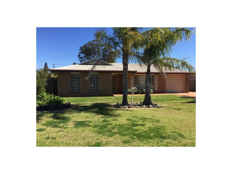56 Moore Cres, Wilsonton QLD 4350