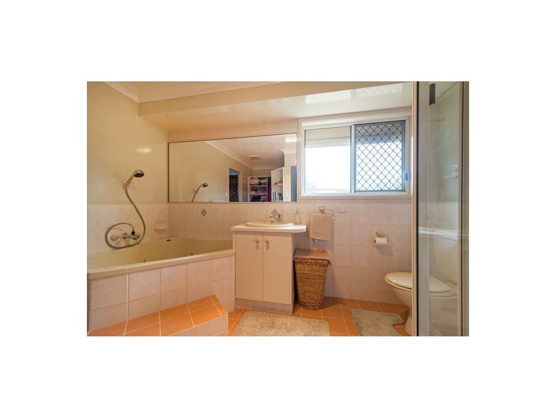 7 Hennenlotter Court, Kearneys Spring QLD 4350