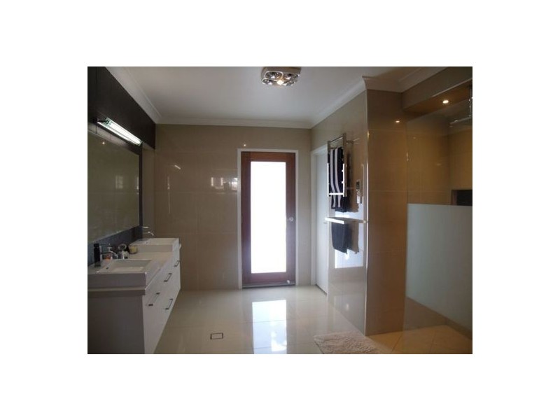 4 Acacia Ave, Top Camp QLD 4350