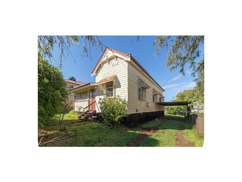 4 Kelfield Street, North Toowoomba QLD 4350