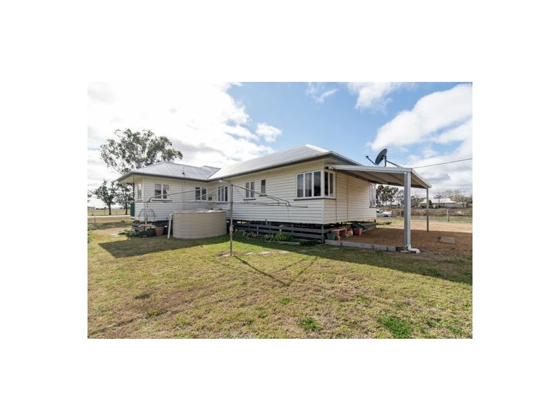 39 East Street, Clifton QLD 4361