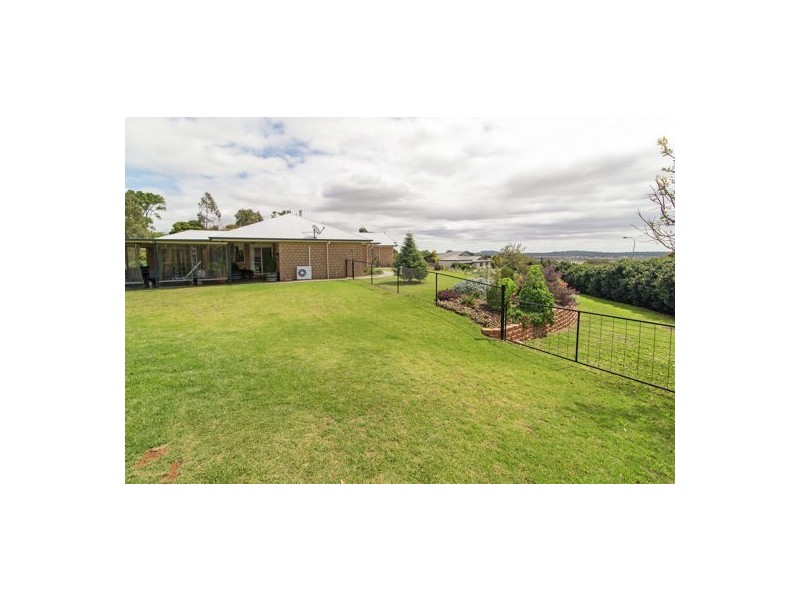 13 Barton Court, Highfields QLD 4352