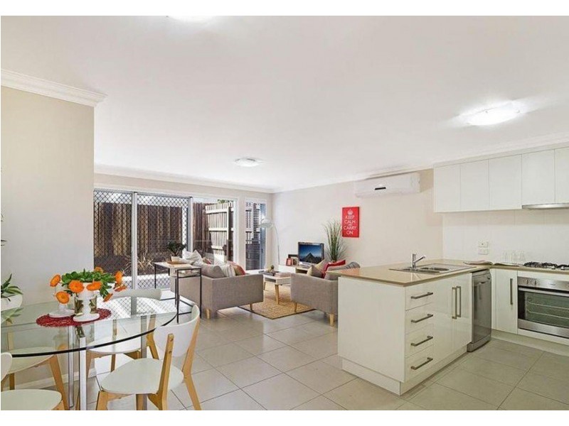 4/338 Hume Street, Centenary Heights QLD 4350