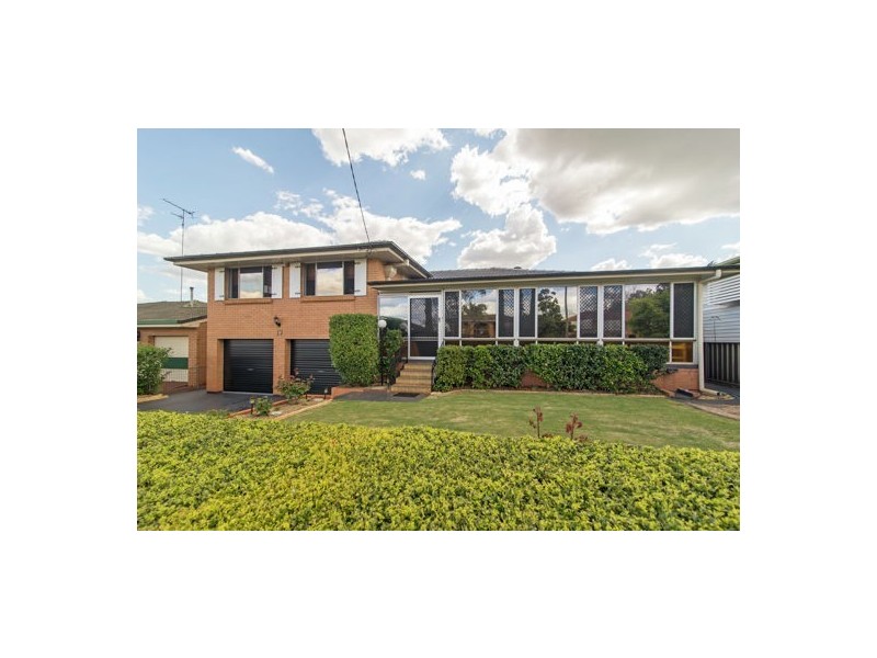 17 Tara Street, Wilsonton QLD 4350