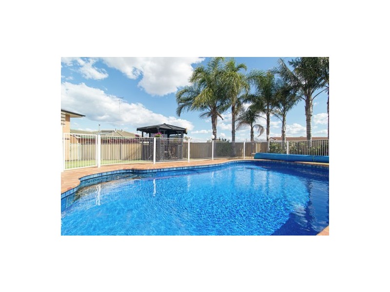 17 Tara Street, Wilsonton QLD 4350