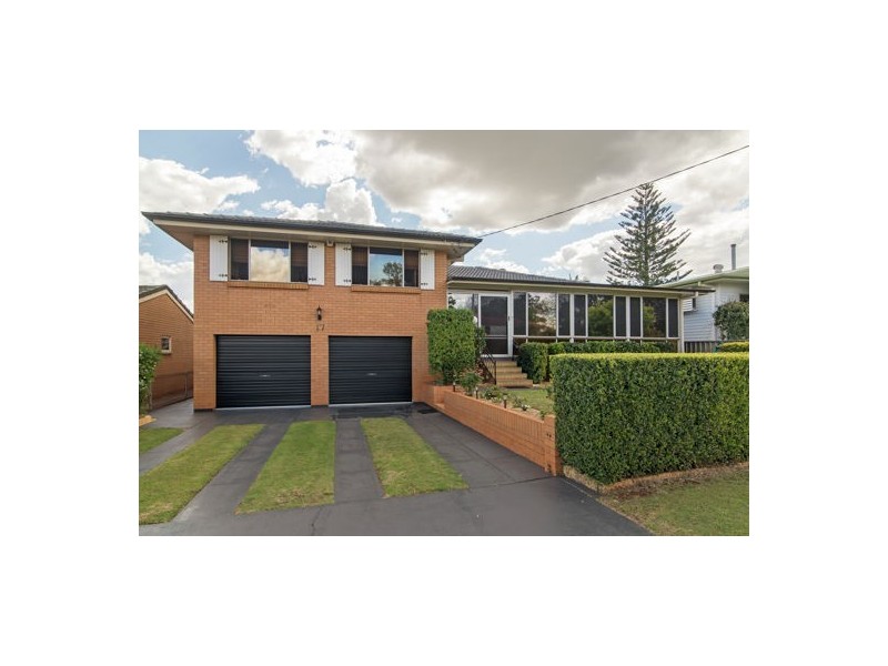 17 Tara Street, Wilsonton QLD 4350