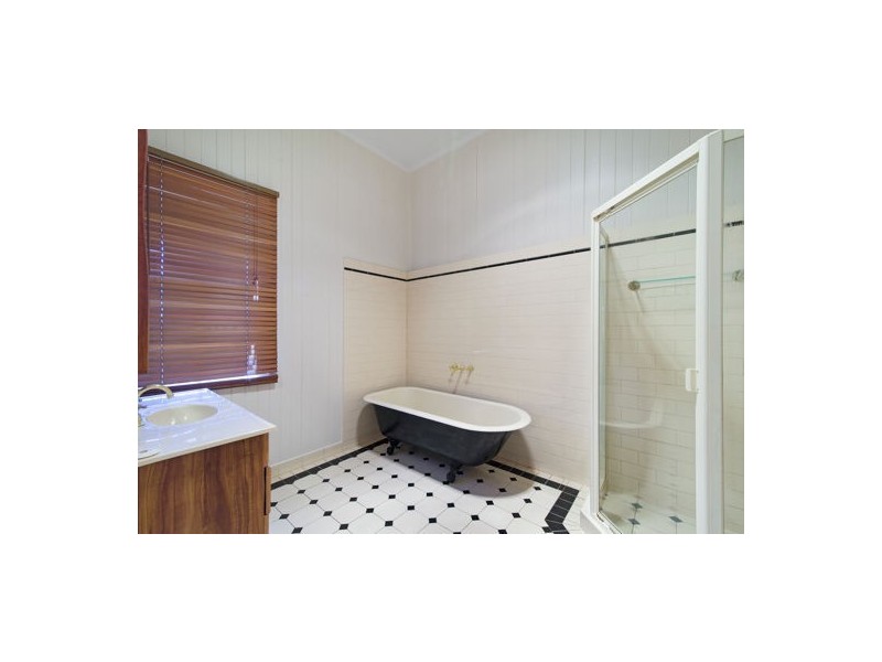 18 Ranfurley St, Newtown QLD 4350
