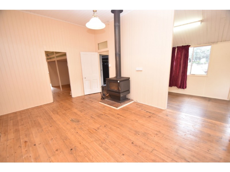 28 Ruthven Street, Harlaxton QLD 4350