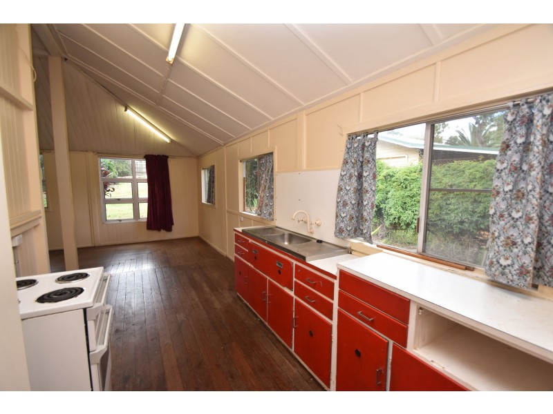 28 Ruthven Street, Harlaxton QLD 4350