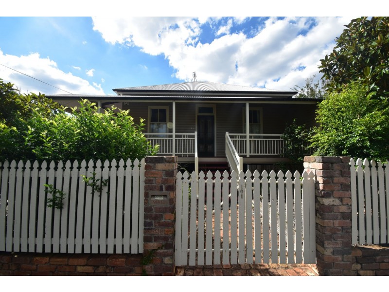 101 Bridge Street, Mount Lofty QLD 4350