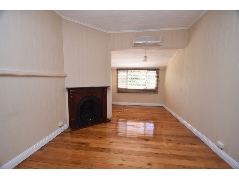 101 Bridge Street, Mount Lofty QLD 4350