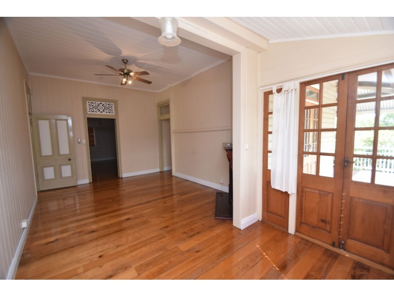 101 Bridge Street, Mount Lofty QLD 4350