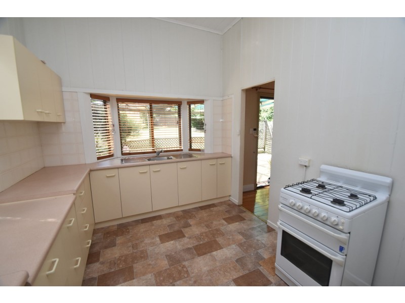 101 Bridge Street, Mount Lofty QLD 4350