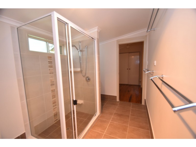 101 Bridge Street, Mount Lofty QLD 4350