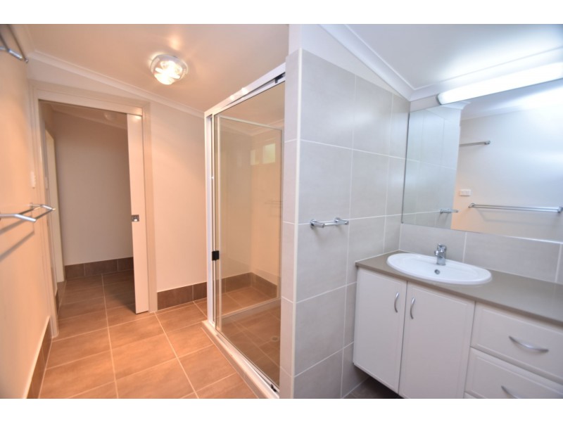 101 Bridge Street, Mount Lofty QLD 4350