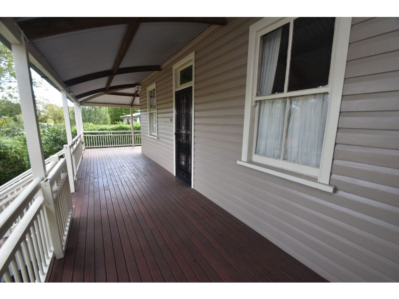 101 Bridge Street, Mount Lofty QLD 4350