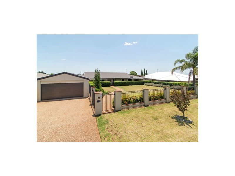 9 Shelton Crescent, Kearneys Spring QLD 4350
