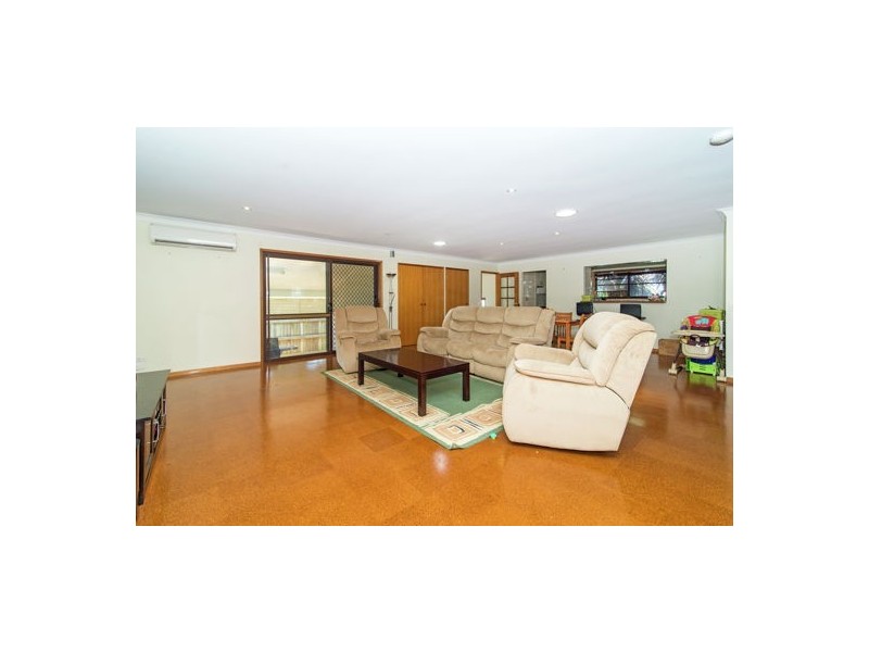 9 Shelton Crescent, Kearneys Spring QLD 4350