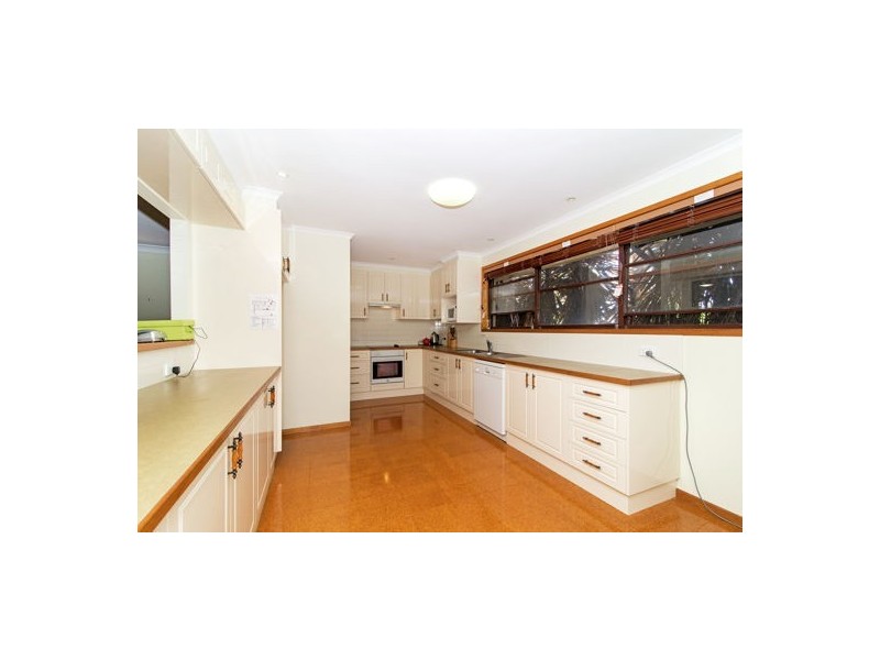 9 Shelton Crescent, Kearneys Spring QLD 4350