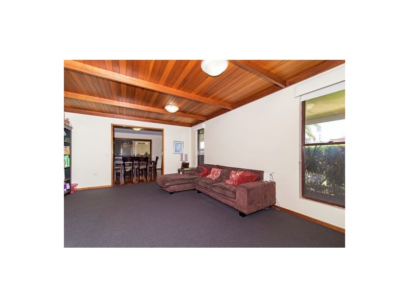 9 Shelton Crescent, Kearneys Spring QLD 4350