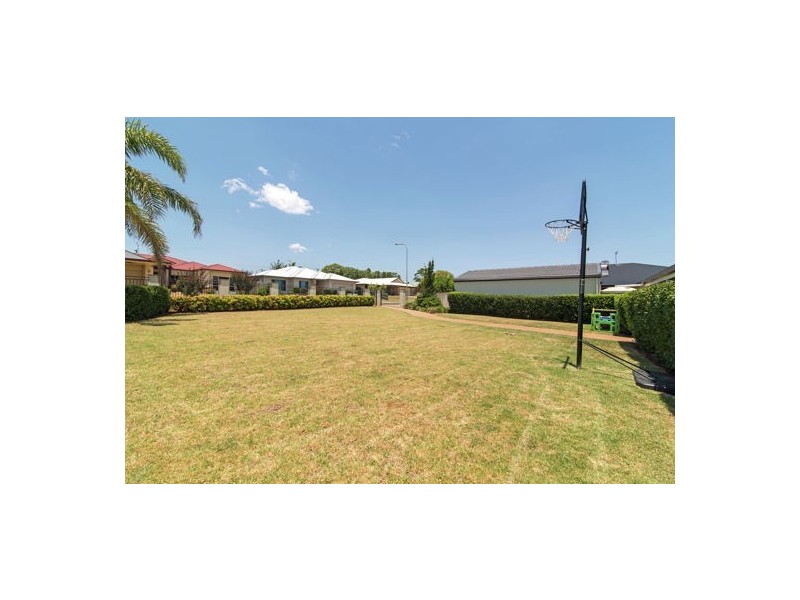 9 Shelton Crescent, Kearneys Spring QLD 4350