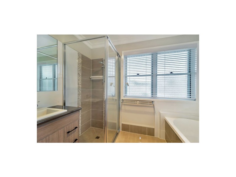 2/5 Third Avenue, Harristown QLD 4350