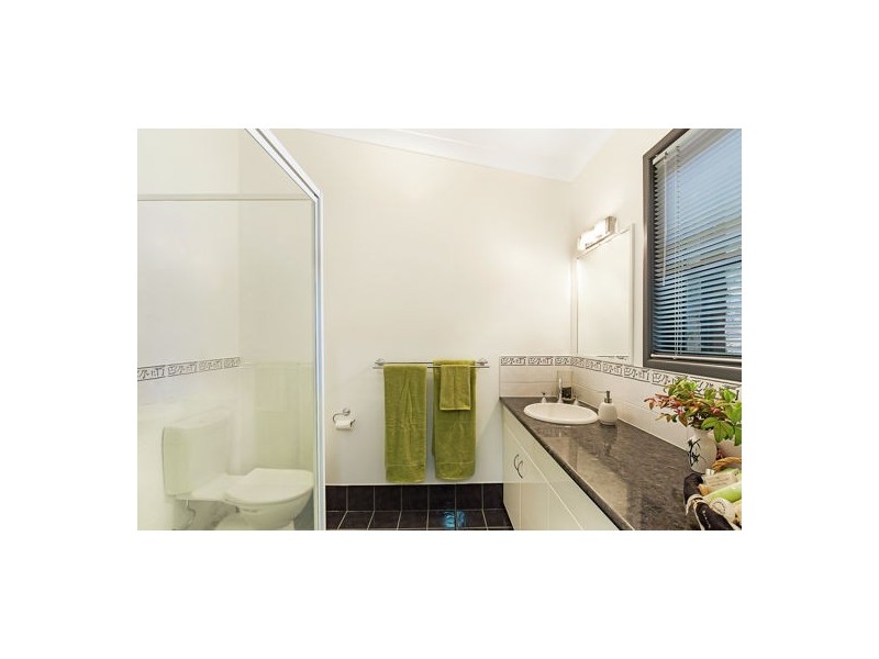 16 Niddrie Drive, Middle Ridge QLD 4350