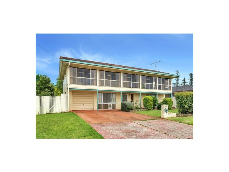 17 Hampton Street, Newtown QLD 4350