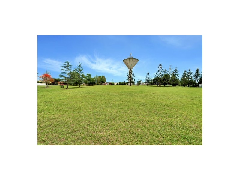 17 Hampton Street, Newtown QLD 4350