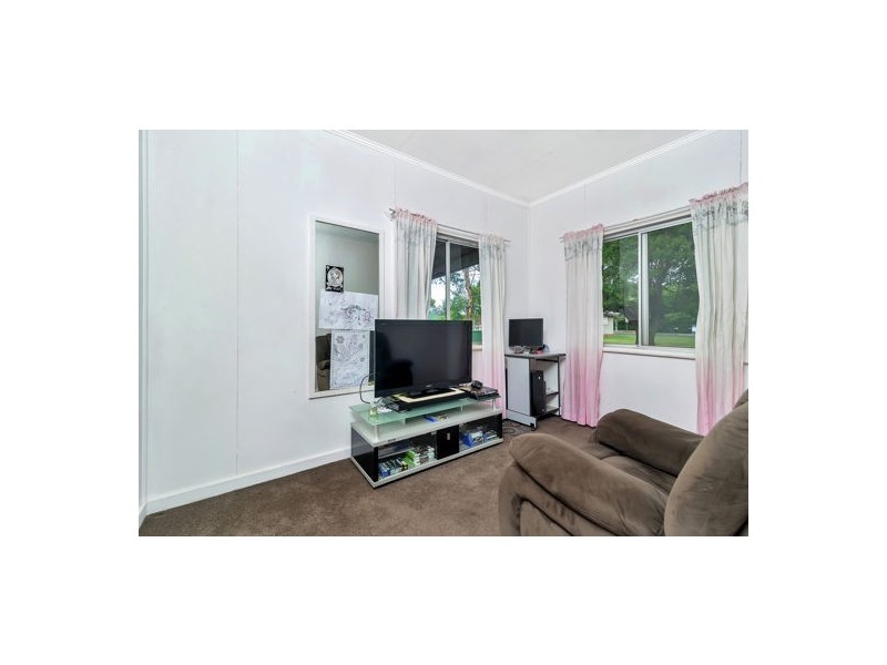 93 Anzac Avenue, Newtown QLD 4350