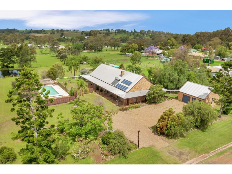 20 Barker Street, Goombungee QLD 4354