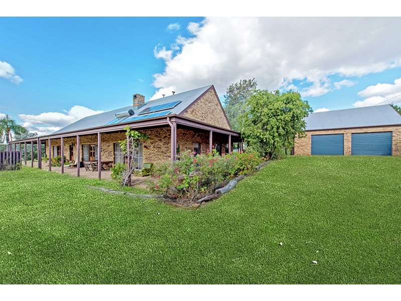 20 Barker Street, Goombungee QLD 4354