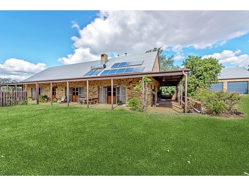 20 Barker Street, Goombungee QLD 4354