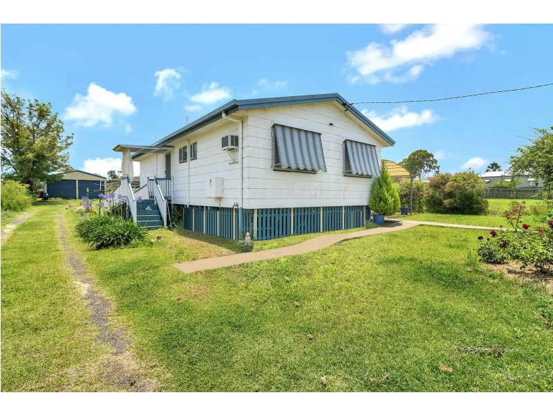 15 Peters Street, Goombungee QLD 4354