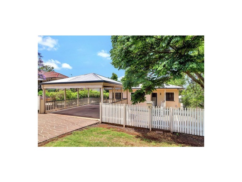 16 Barry Street, Mount Lofty QLD 4350