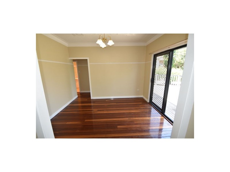 16 Barry Street, Mount Lofty QLD 4350