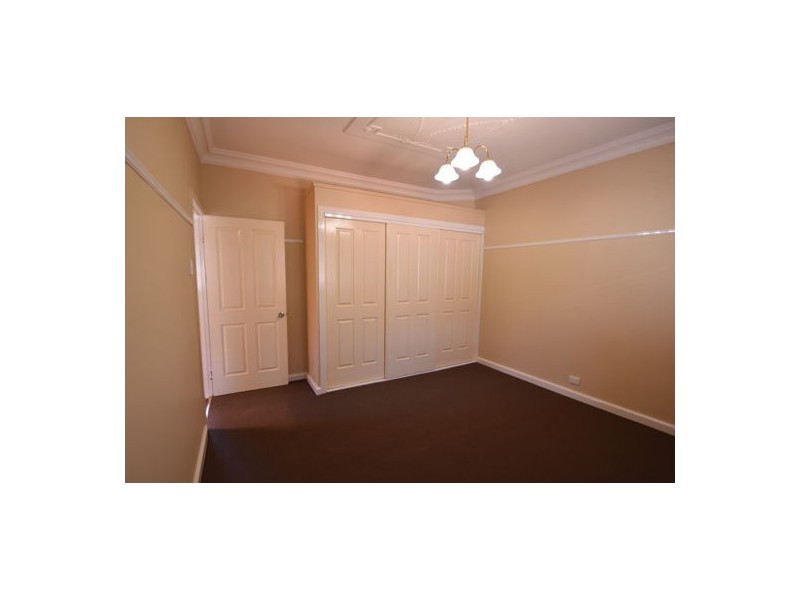 16 Barry Street, Mount Lofty QLD 4350