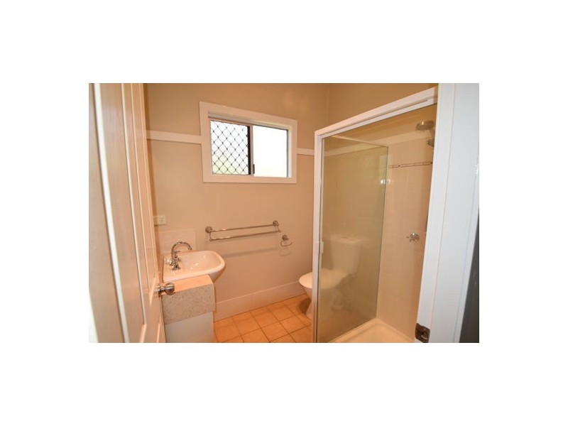 16 Barry Street, Mount Lofty QLD 4350