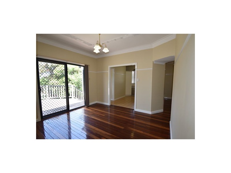 16 Barry Street, Mount Lofty QLD 4350